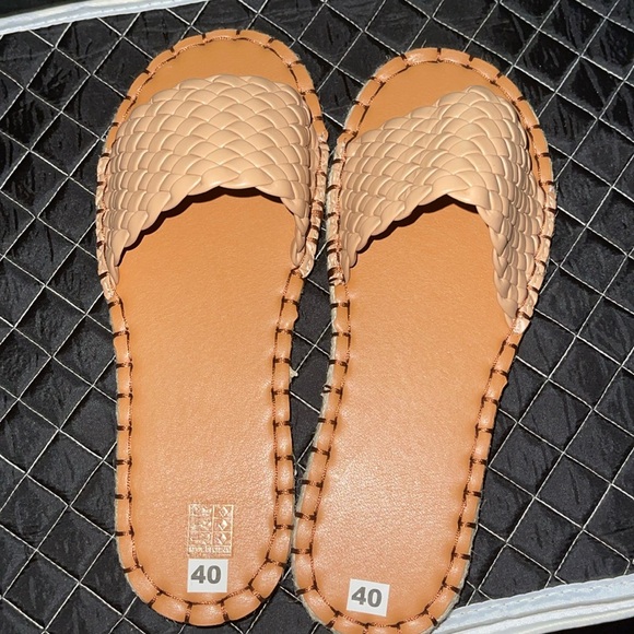 NWOT BRAIDED WOMENS (40) (US 9) SANDAL NUDE - Picture 5 of 9